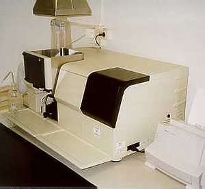 Atomabsorptions-Spektrometer (Flammen-AAS, Perkin Elmer)